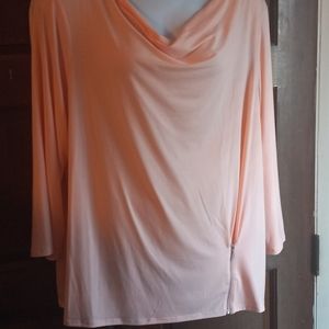This coral peachy colored plus size blouse is some serious eye candy 🍬